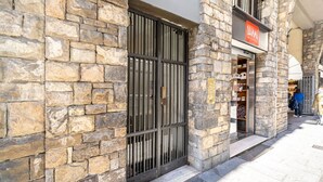 A stone building with a metal gate, a sign reading 'LEGAMIL,' and a visible storefront. - GuestHost - Old Bridge Lovely Apartment (Firenze)