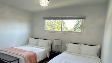 2 slaapkamers, een bureau, een strijkplank/strijkijzer, wifi