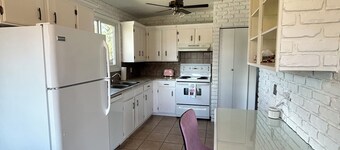 Sleeps 8/ South Calgary Spruce Meadows / Fish Creek