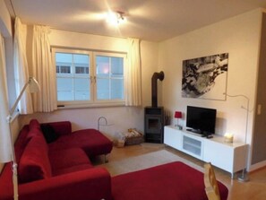 TV, fireplace, stereo