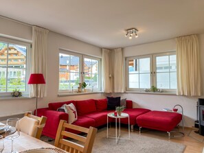 TV, fireplace, stereo