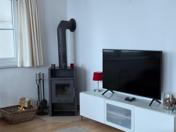 TV, fireplace, stereo