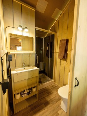 Een douche, een haardroger