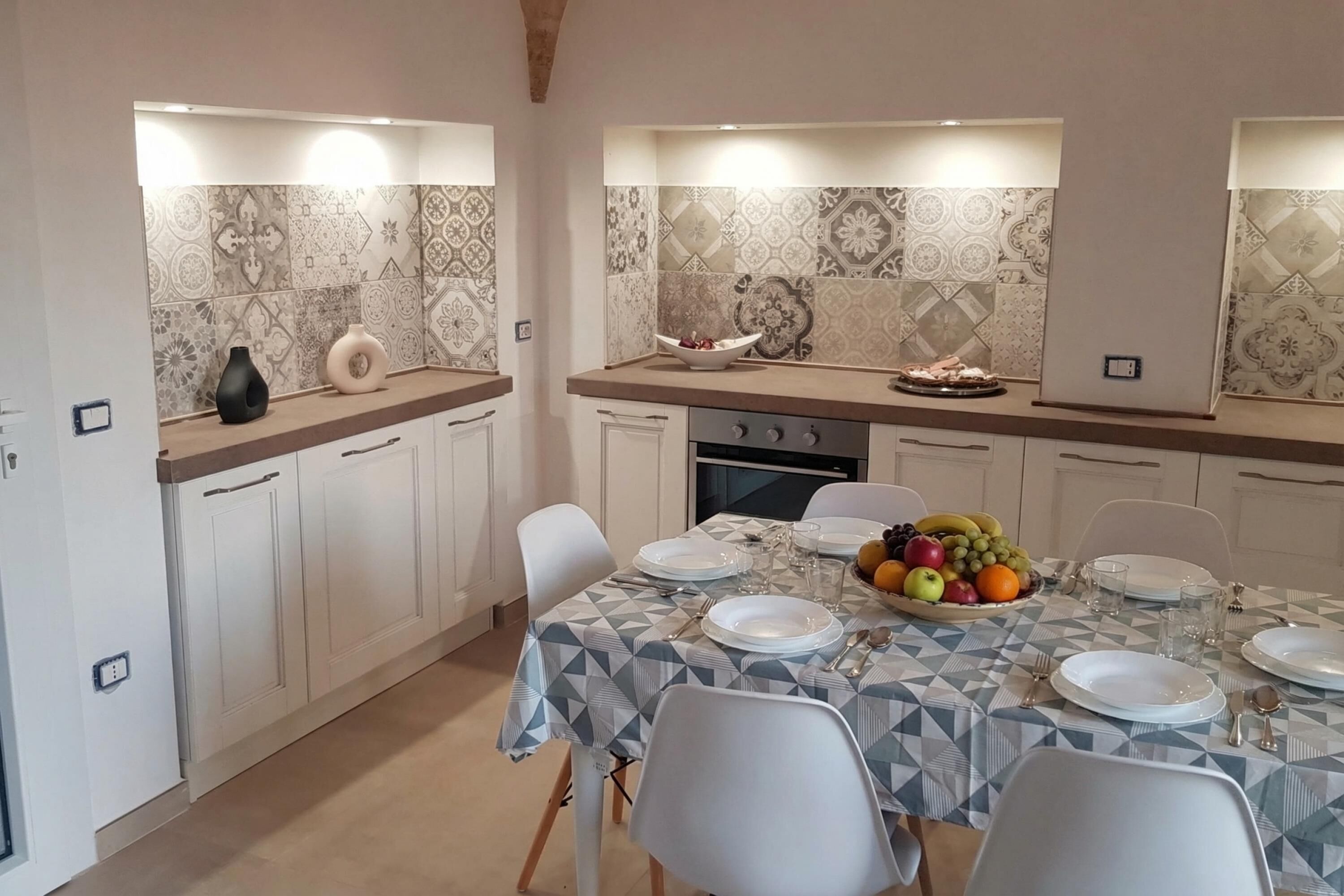 Family Villa, Multiple Bedrooms (Villa Pescoluse with Pool and Sea) | Dining