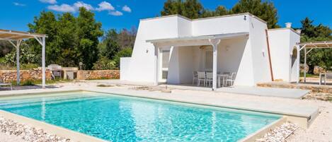 Familjevilla - flera sovrum (Villa Pescoluse with Pool and Sea) | Pool | En säsongsöppen utomhuspool