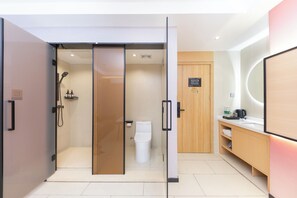 Superior Suite | Bathroom