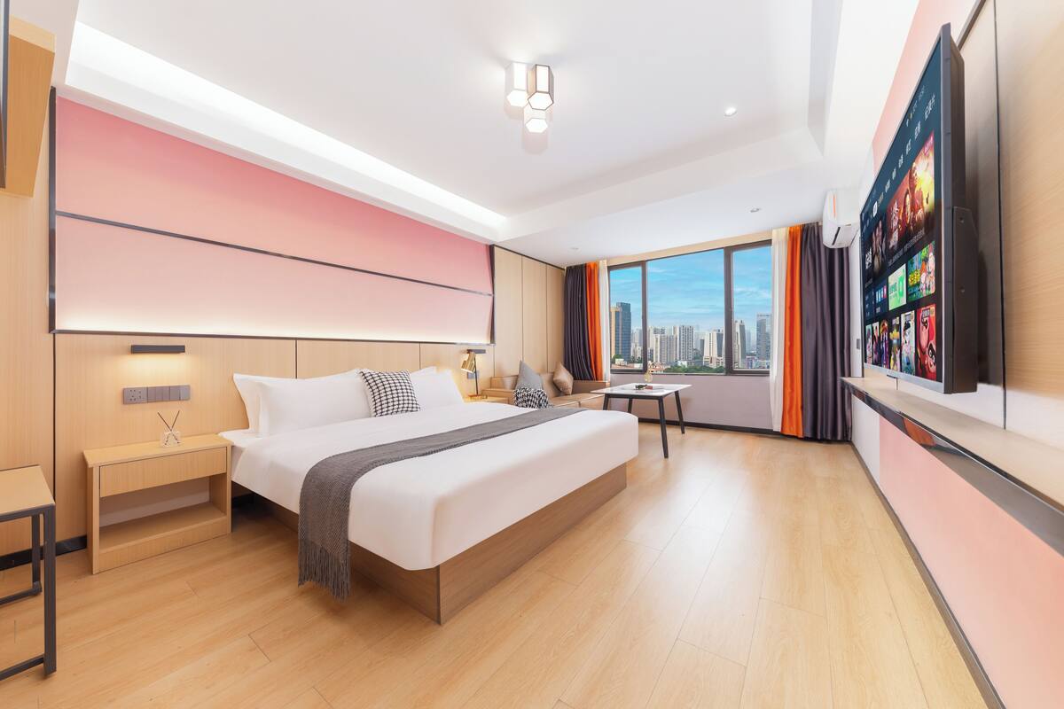 ห้องลักซ์ชัวรี่ดับเบิล | เครื่องนอนระดับพรีเมียม, โต๊ะทำงาน, Wi-Fi ฟรี, ผ้าปูที่นอน