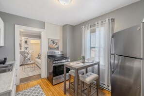 冷蔵庫、電子レンジ、コンロ、食器洗い機