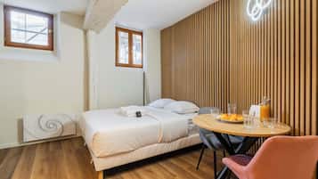 Ferros/tábuas de passar roupa, Wi-Fi, roupa de cama