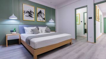 2 Schlafzimmer, Schreibtisch, Bügeleisen/Bügelbrett, Reisekinderbett