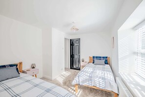 2 室のベッドルーム、WiFi、ベッドシーツ