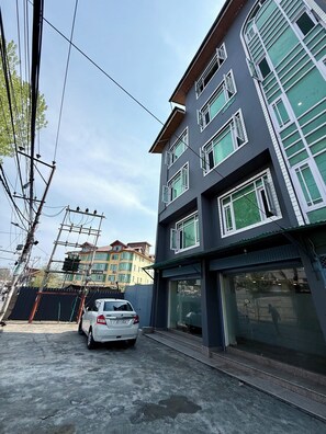 Exterior - Hotel Alif Stay (Srinagar)