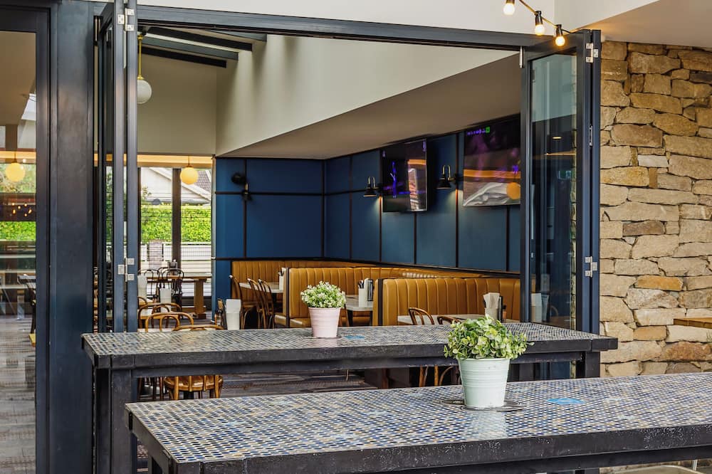 The Lakes Hotel, Rosebery
