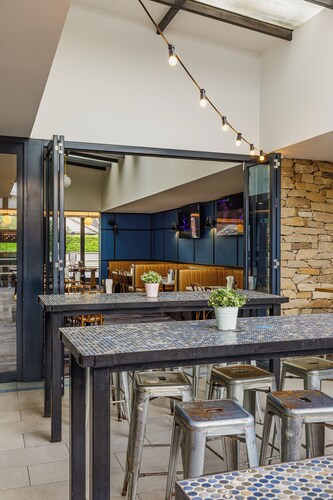 The Lakes Hotel, Rosebery