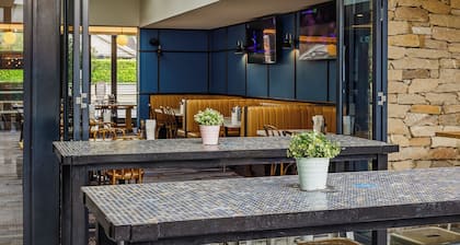 The Lakes Hotel, Rosebery