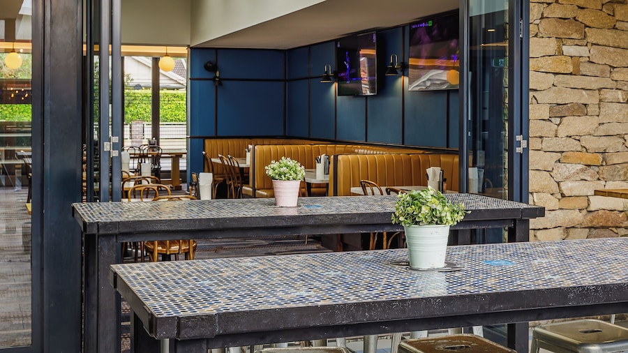 The Lakes Hotel, Rosebery