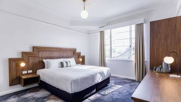 Double Room, 1 King Bed, Non Smoking | Pillow-top beds, desk, laptop workspace, blackout curtains