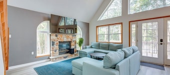 Lakefront Poconos Cabin w/ Deck & Game Room