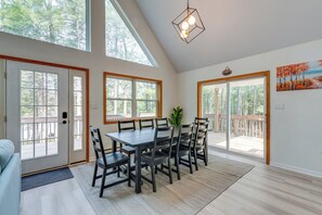 Dining - Lakefront Poconos Cabin w/ Deck & Game Room (Pocono Lake)