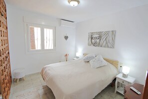 3 bedrooms, desk, iron/ironing board, WiFi
