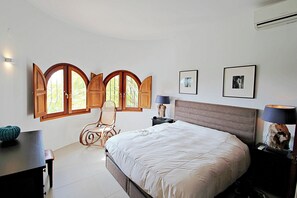 3 室のベッドルーム、デスク、アイロン / アイロン台、WiFi
