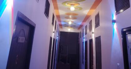 Om Sadan Guest House Ayodhya Dhaam - Centrally Located Guest House In Holy City