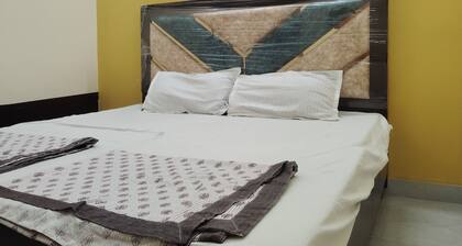 Om Sadan Guest House Ayodhya Dhaam - Centrally Located Guest House In Holy City