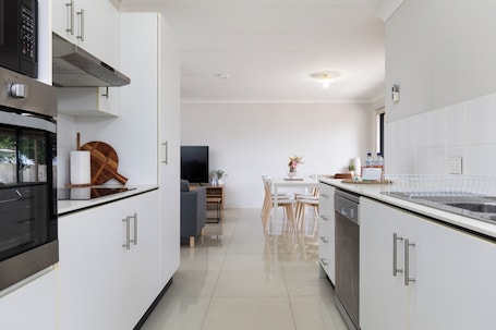 Fridge, microwave, oven, stovetop. Smart Suites Self Check-in Apartments 6 Stockport