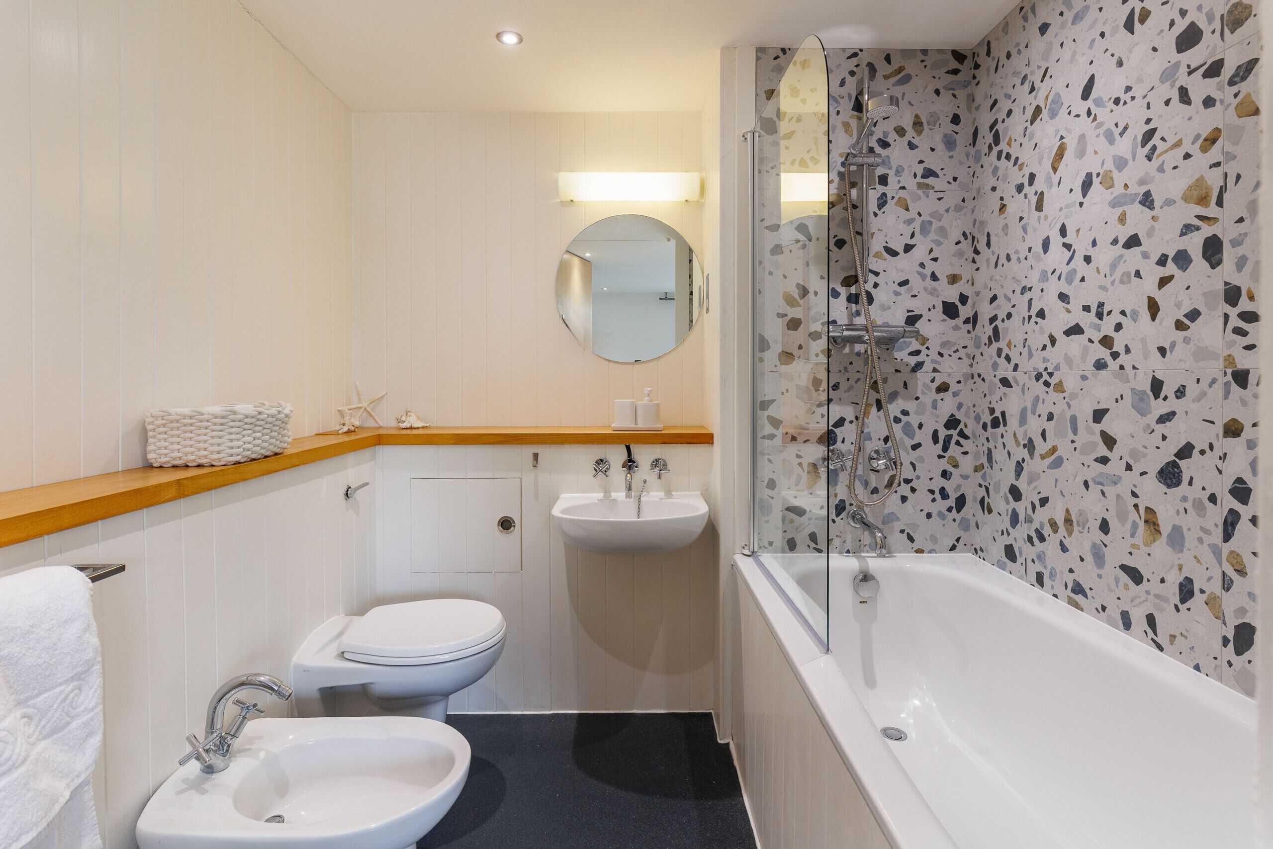 A bathroom with a white sink, toilet, and bathtub.