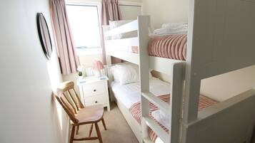 3 bedrooms, iron/ironing board, free WiFi, bed sheets