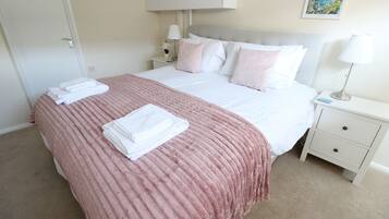3 bedrooms, iron/ironing board, free WiFi, bed sheets