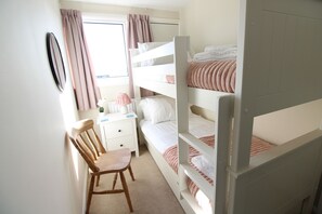 3 dormitorios, tabla de planchar con plancha, wifi gratis y ropa de cama