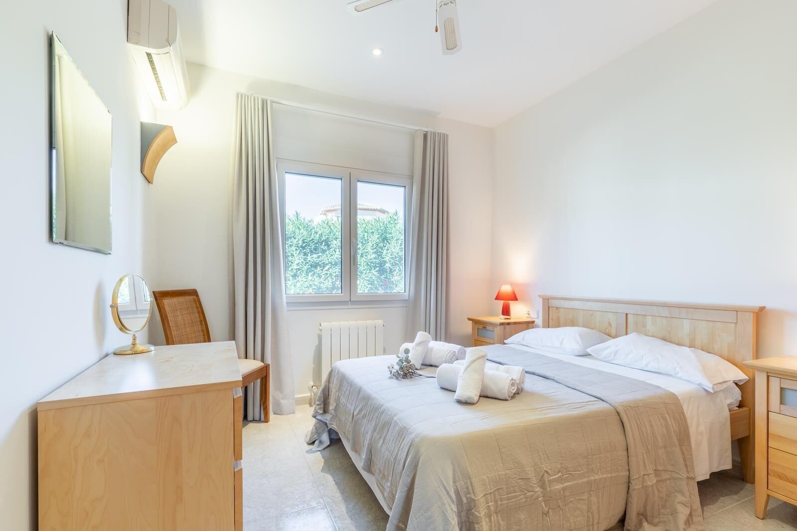 Tabla de planchar con plancha y wifi 