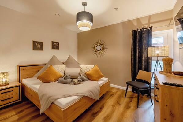 3 bedrooms, desk, iron/ironing board, travel cot