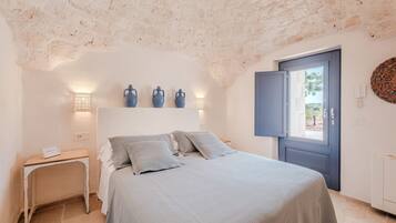 2 chambres, coffres-forts dans les chambres, fer et planche à repasser