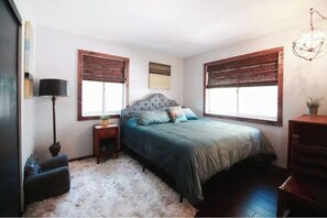 4 slaapkamers, reisbedje, wifi, beddengoed