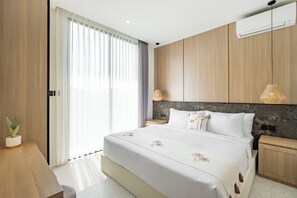 Deluxe Villa, 2 Bedrooms, Balcony, Pool View