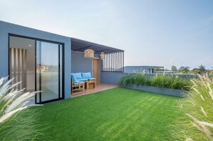 Deluxe Villa, 2 Bedrooms, Balcony, Pool View | Balcony