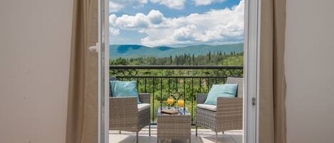 3 habitaciones, tabla de planchar con plancha y wifi gratis