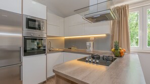 Fridge, microwave, oven, dishwasher