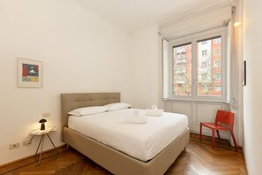1 bedroom, iron/ironing board, WiFi, bed sheets - Welcome to Your Milanese Retreat!This spacious and bright one-bedroom apartment is located at Viale Brianza 33, just steps away from Piazzale Loreto and Corso Buenos Aires, one of Milan’s most vibrant shopping streets.Tastefully furnished, the apartmen (Milano)