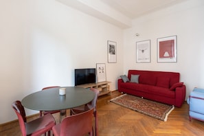 Flat-screen TV - Welcome to Your Milanese Retreat!This spacious and bright one-bedroom apartment is located at Viale Brianza 33, just steps away from Piazzale Loreto and Corso Buenos Aires, one of Milan’s most vibrant shopping streets.Tastefully furnished, the apartmen (Milano)
