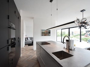 Frigorifero, microonde, forno, lavastoviglie