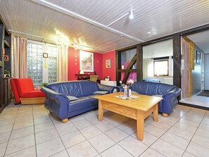 TV, DVD-spiller og stereoanlegg