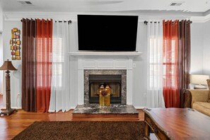 Smart TV, fireplace