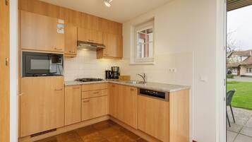 Kühlschrank, Mikrowelle, Herdplatte, Geschirrspüler