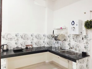 Fridge, coffee/tea maker, electric kettle, cookware/dishes/utensils