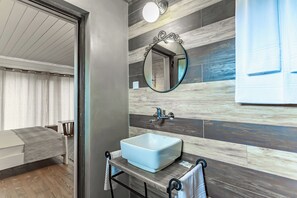 ฝักบัว, ของใช้ในห้องน้ำฟรี, ผ้าเช็ดตัว, สบู่