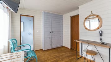 Double Room, Sea View | Minibar, blackout drapes, iron/ironing board, free WiFi