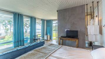 Superior Bungalow, Sea View | 1 bedroom, minibar, blackout drapes, iron/ironing board